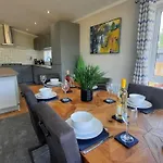 Hollicarrs - Lilypad Lodge *
