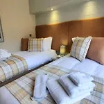 Hollicarrs - Lilypad Lodge *