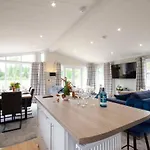 Lodge Hollicarrs - Lilypad