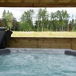 Lodge Hollicarrs - Lilypad