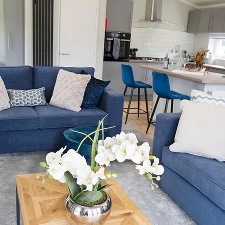 Hollicarrs - Lilypad * Riccall