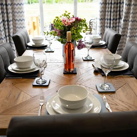 Lodge Hollicarrs - Lilypad Riccall