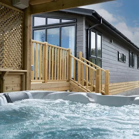 Hollicarrs - Lilypad Lodge