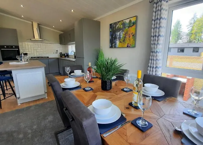 Hollicarrs - Lilypad Lodge *