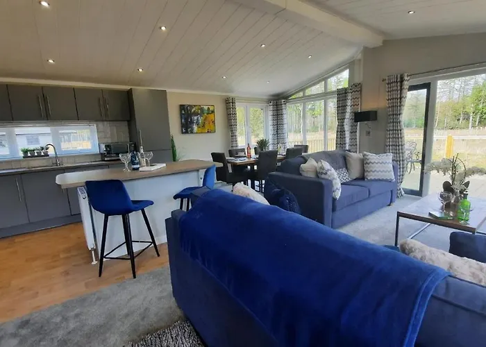 Hollicarrs - Lilypad Lodge