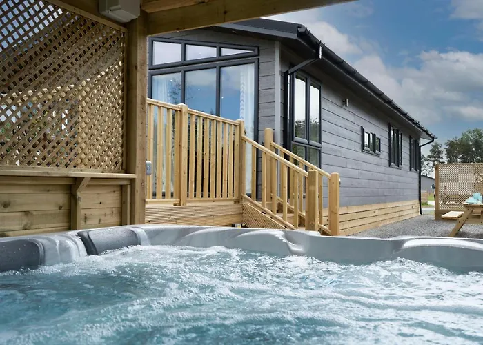 Hollicarrs - Lilypad Lodge